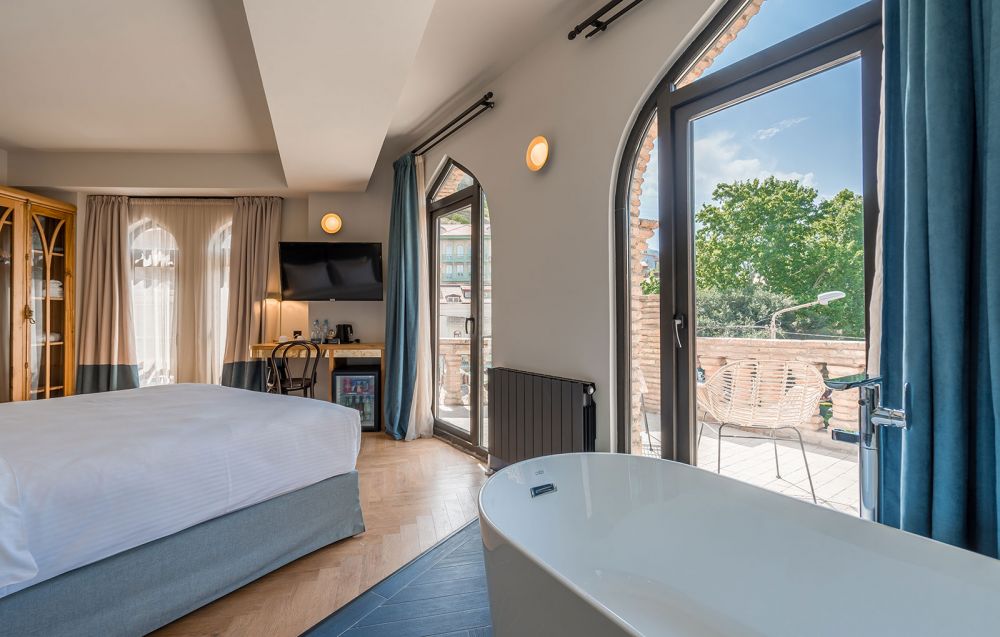 Deluxe room with bath, Abanotubani 4*