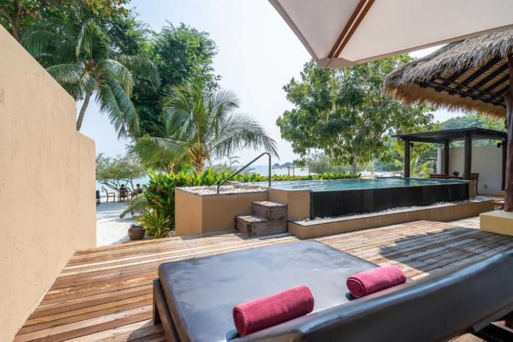 Beachfront Pool Villa, Paradee 5*