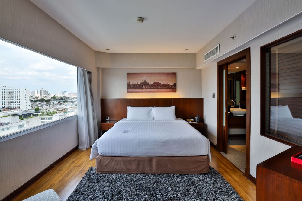 Balcony Suite River View Room, Ramada Plaza By Wyndham Bangkok Menam Riverside 5*
