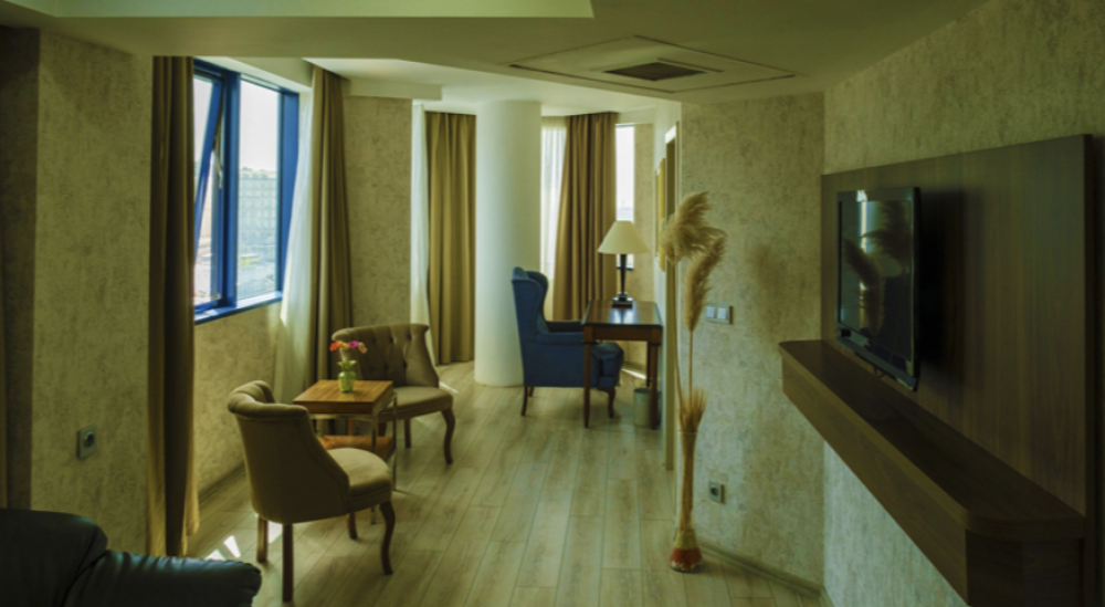 Family Room, Euro Plaza Hotel 4*