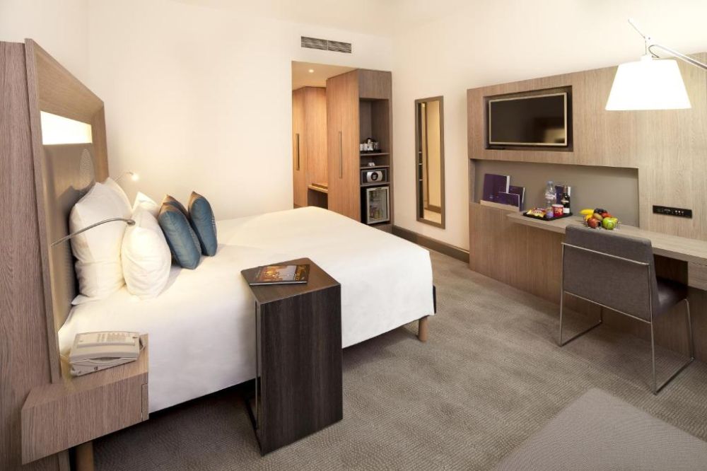 Executive Room Queen, Novotel World Trade Centre 4*