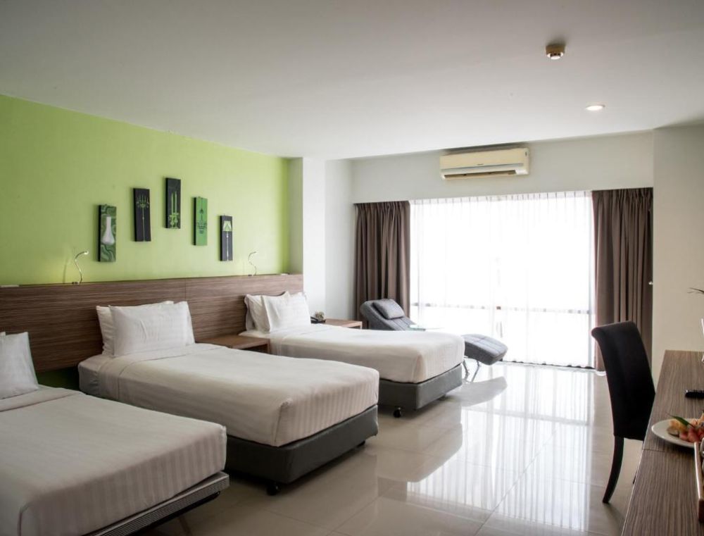 View Pent Triple, The Lantern Resort Patong 4*