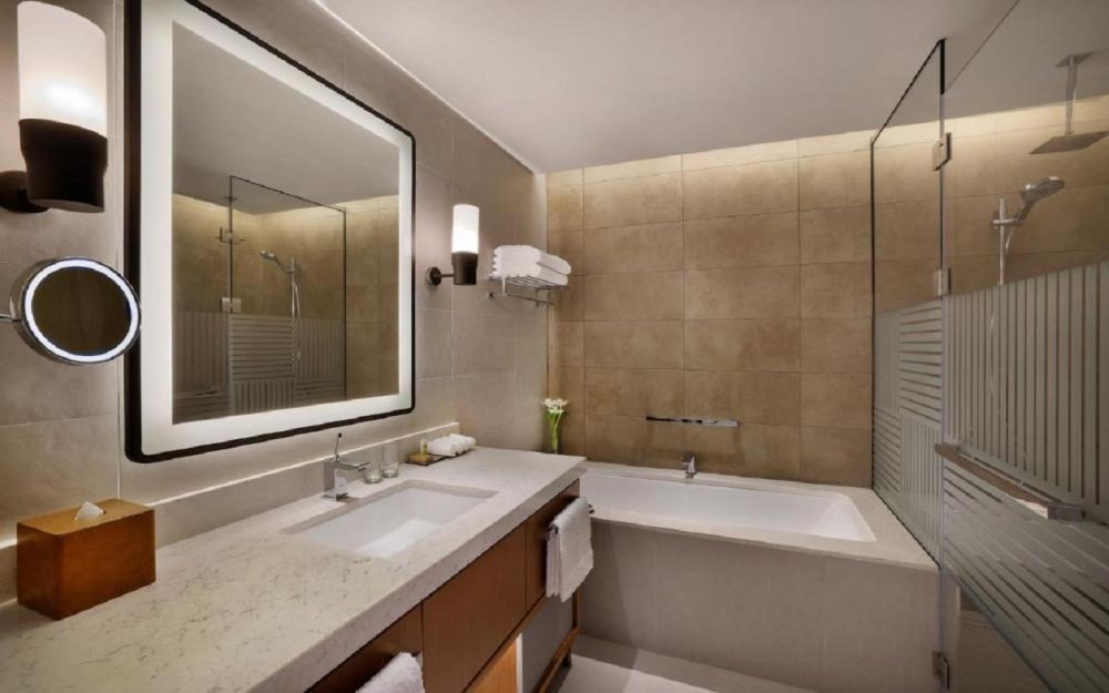 King 2 Bedroom Corner Apart, Doubletree by Hilton Sharjah Waterfront Hotel 4*