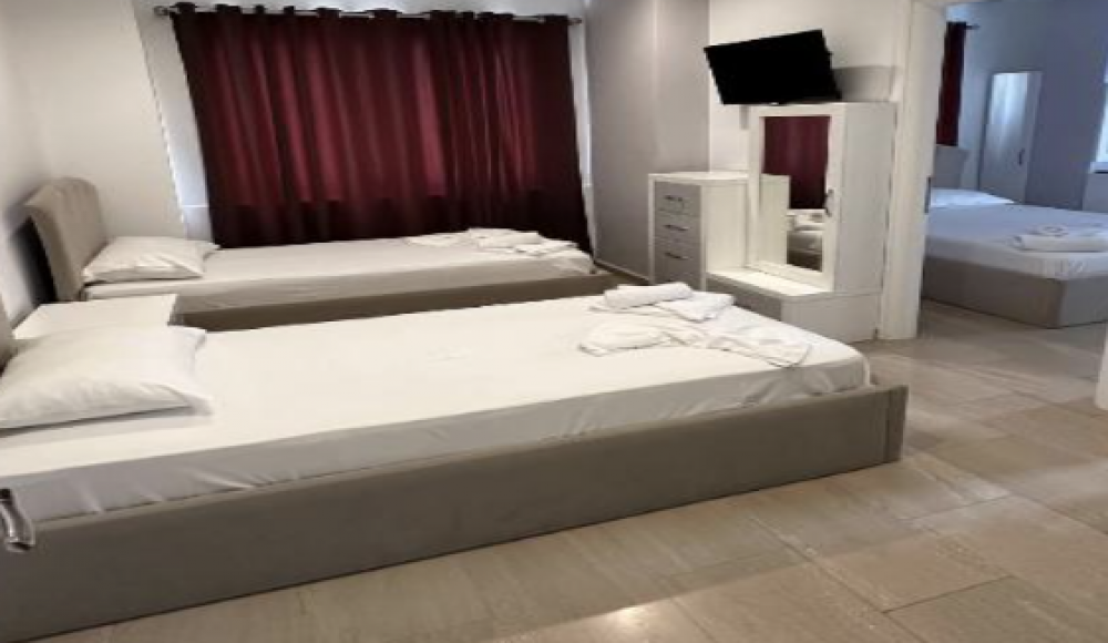 Deluxe Suite, Kompleksi Joni 3*