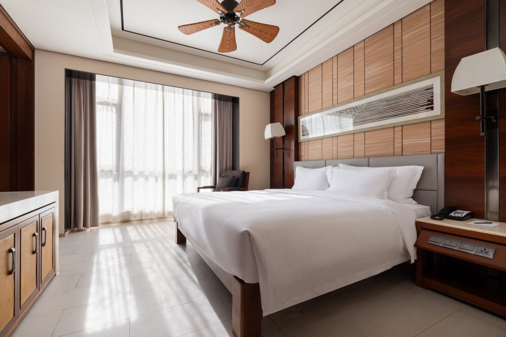 Crowne Plaza Two Bedroom Suite, Crowne Plaza Sanya City Center 5*