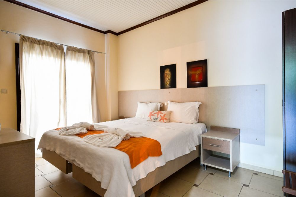 Standard DBL/TRPL, Avra Hotel 3*