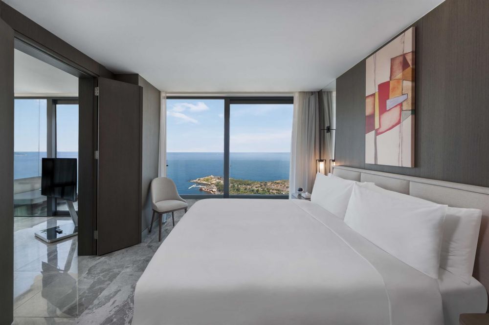 Panorama Corner Suite, Le Meridien Hotel 5*