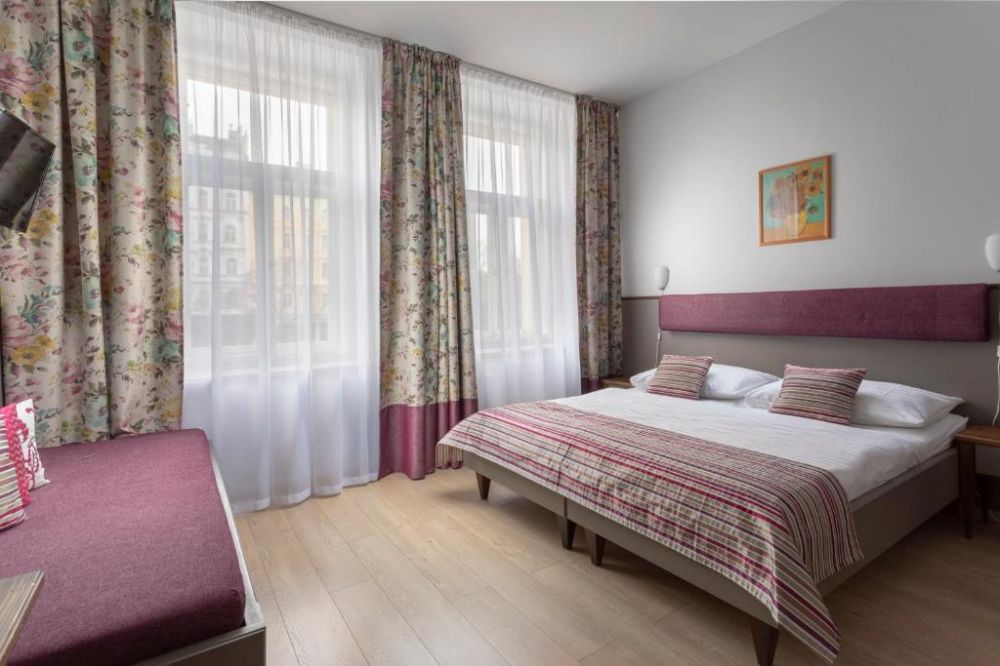 Double Standard, Prague Centre Plaza 3*