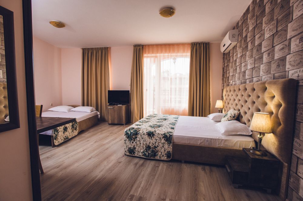 LARGE, Avenue Deluxe 4*