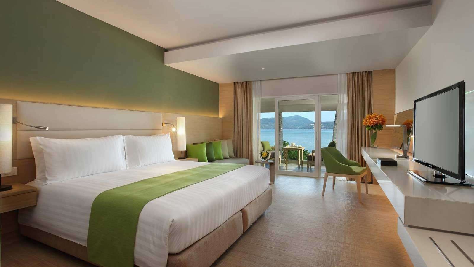 Deluxe Ocean Front Balcony, Amari Phuket 5*