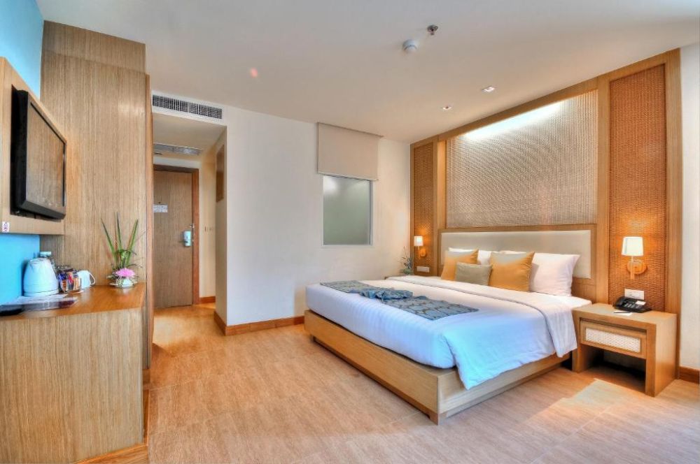 Deluxe City View Room, Ashlee Plaza Patong Hotel & Spa 3+