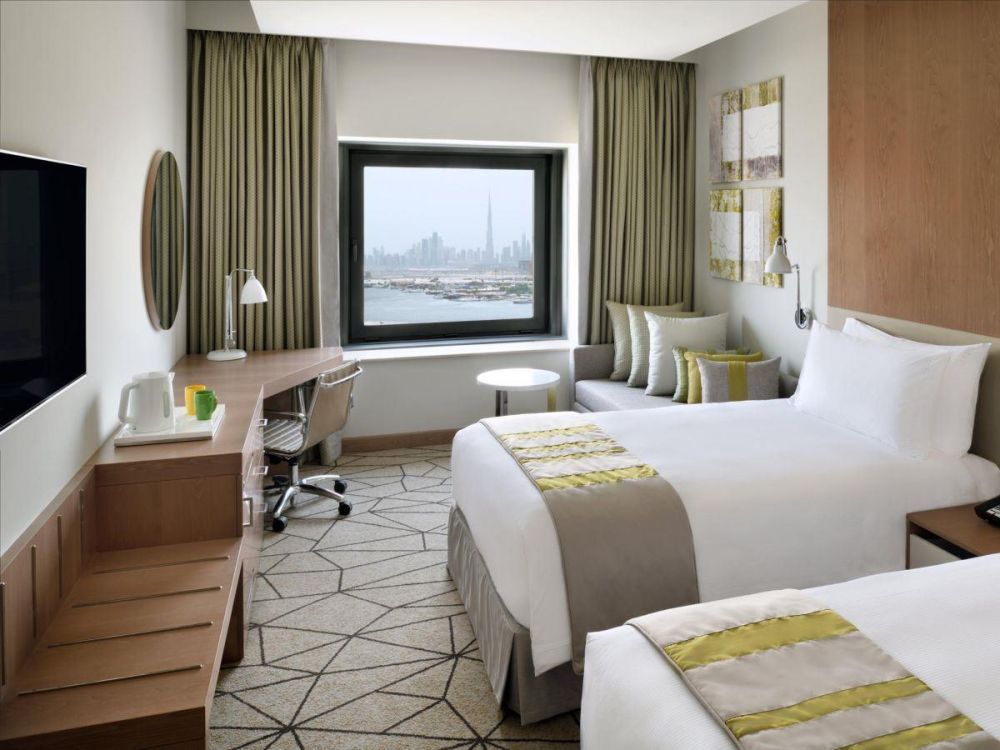 Deluxe, Holiday Inn Dubai Festival City 4*