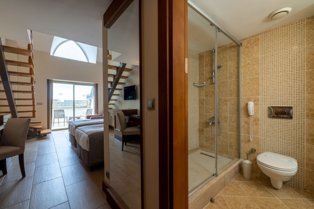 Family Room Duplex, Crystal Prestige Elite Pearl Collection (ex. Crystal Prestige Elite) 5*