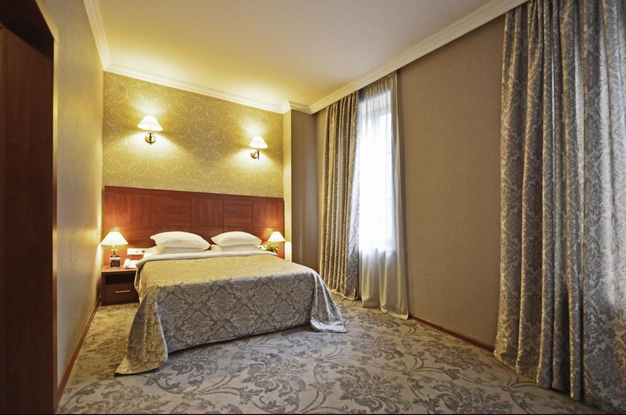 Standard, Astoria Tbilisi 4*