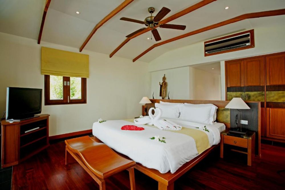 4 BR Grand Beachfront Pool Villa, Barcelo Coconut Island (ex. The Village Coconut Island) 5*