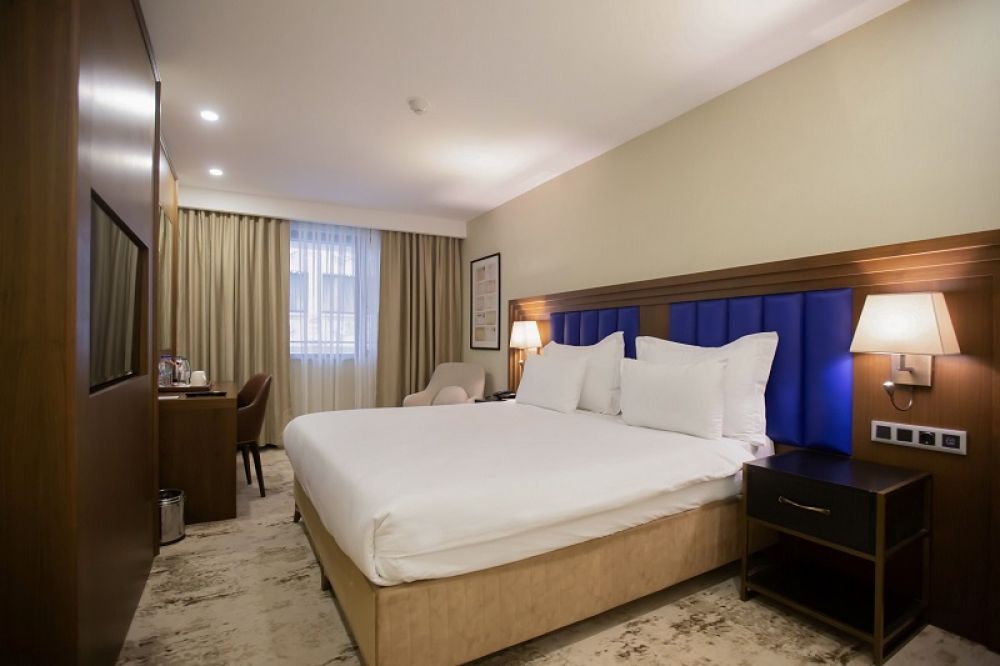 Deluxe King Room with Balcony, Ramada Plaza By Wyndham Istanbul Sultanahmet 5*