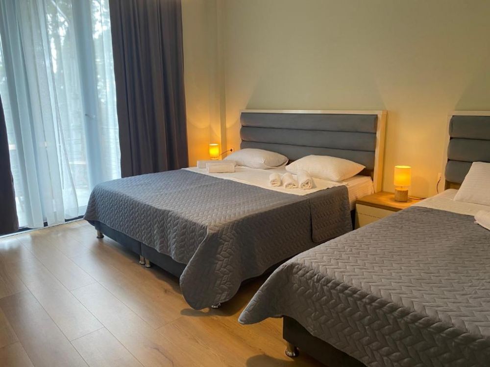 Standard Triple Room, Garden Inn 