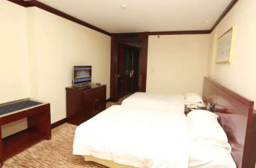 Deluxe, Beijing Poly Plaza Hotel 4*