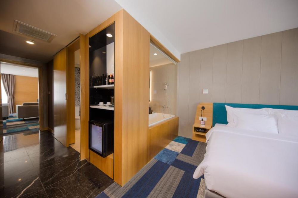 Quinter Suite, Quinter Central Nha Trang 5*