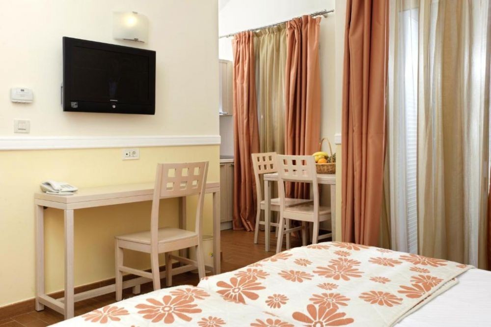 Apartment 2+2 with AC, Solaris Kornati Villas 4*