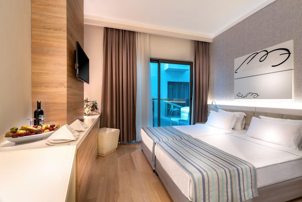 Economy, Orfeus Queen Hotel 4*