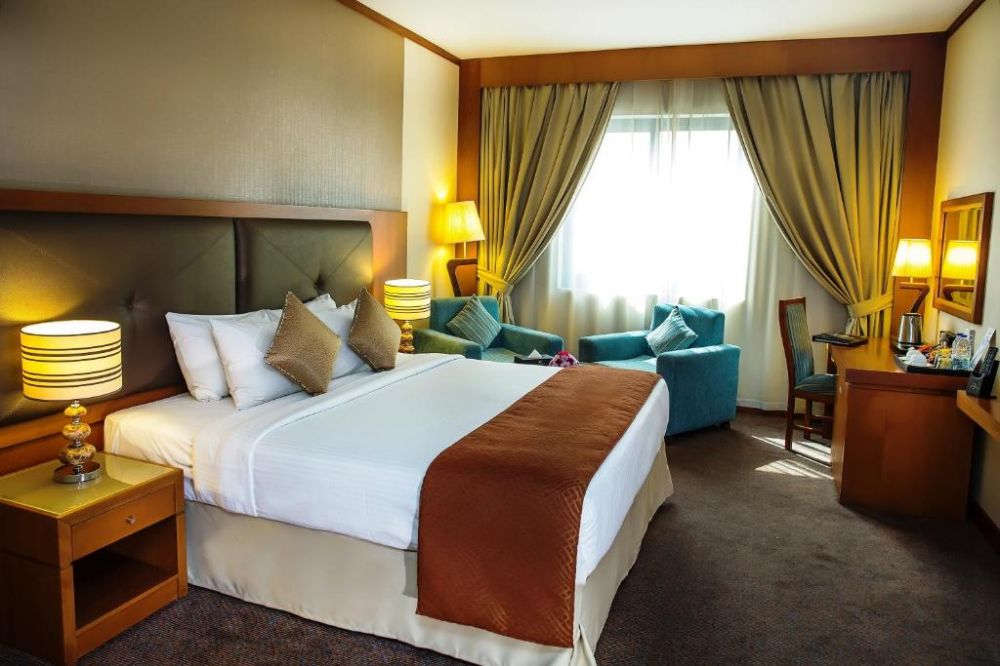 Deluxe Room, Landmark Summit Hotel 4*