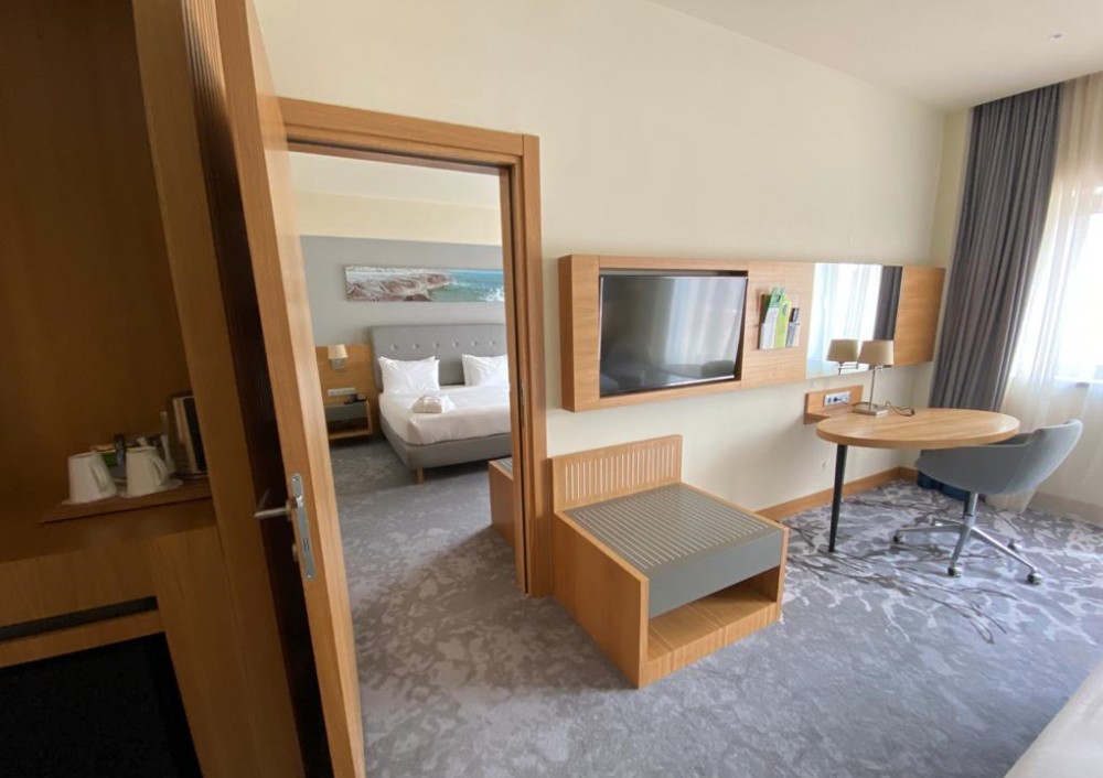 Deluxe, Holiday Inn Aktau SeaSide 4*