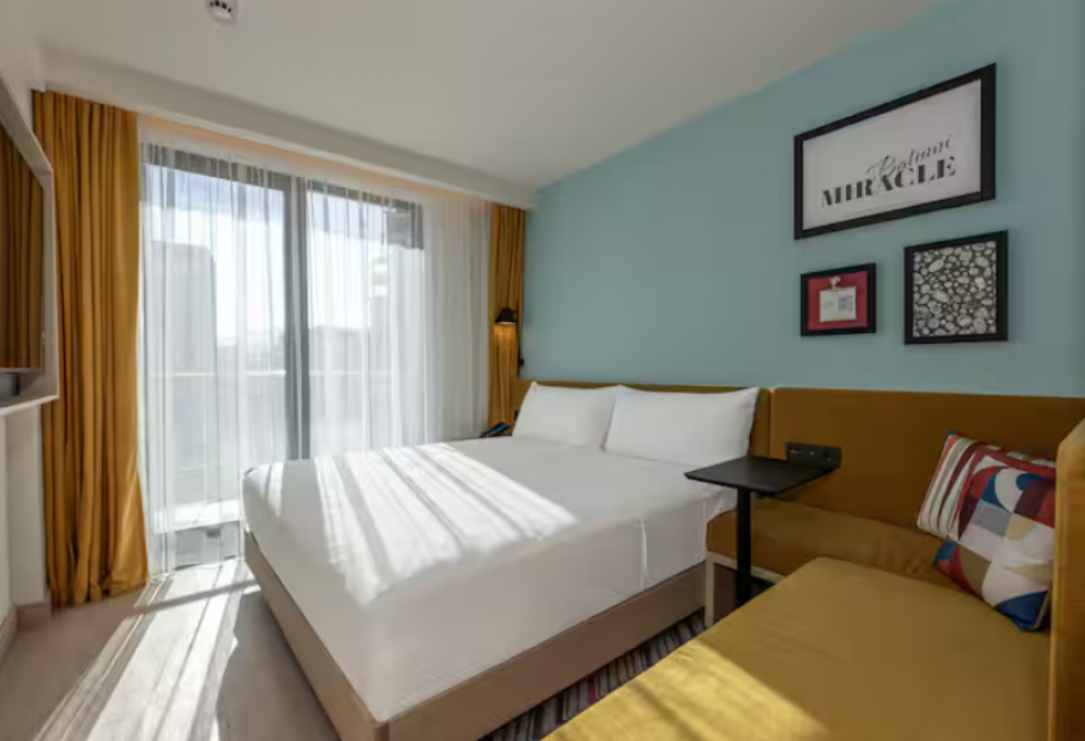 King Room City View/No view, Hampton By Hilton Batumi Center 4*