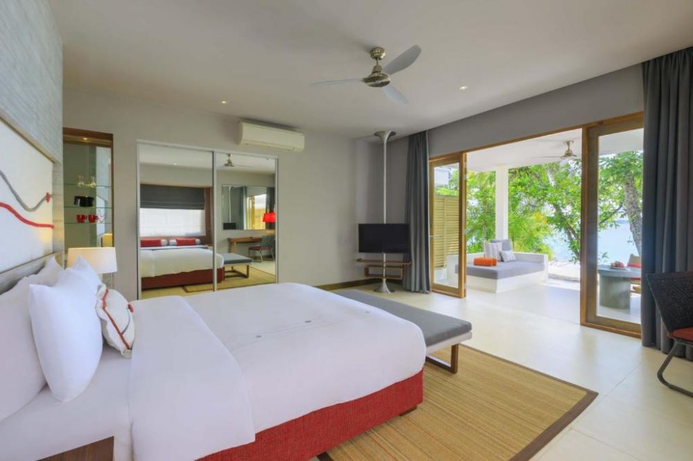 Beach Villa, Dhigali Maldives 5*