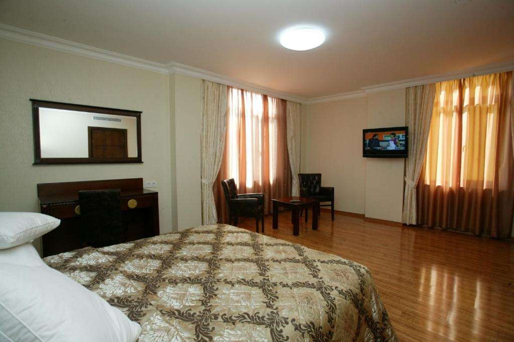 Luxe, Era Palace Batumi 4*