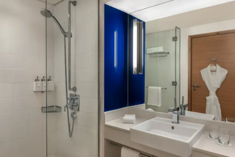 1 King Deluxe Family Room Plaza View, Yas Plaza Bay by IHG (ex. Park Inn by Radisson Abu Dhabi Yas Island) 4*