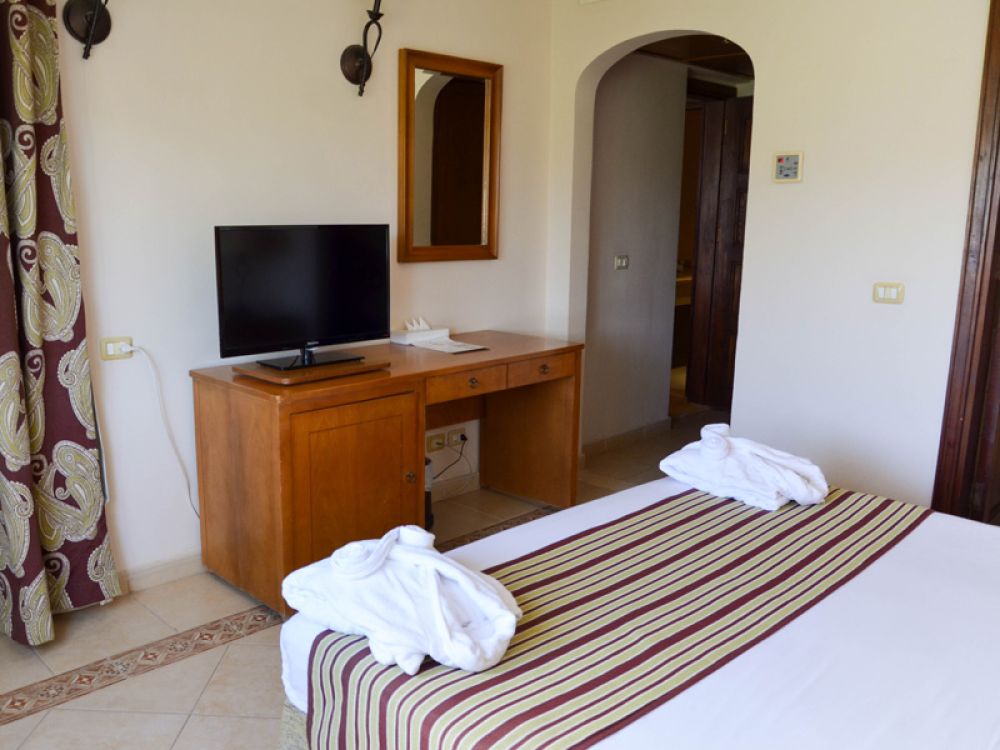 Family Room, Continental Plaza Beach 4*