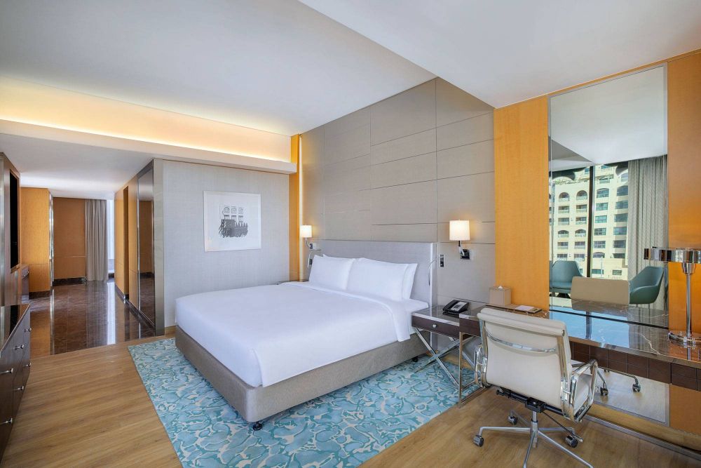 King Corner Room With Balcony, Hilton Dubai the Palm 4*