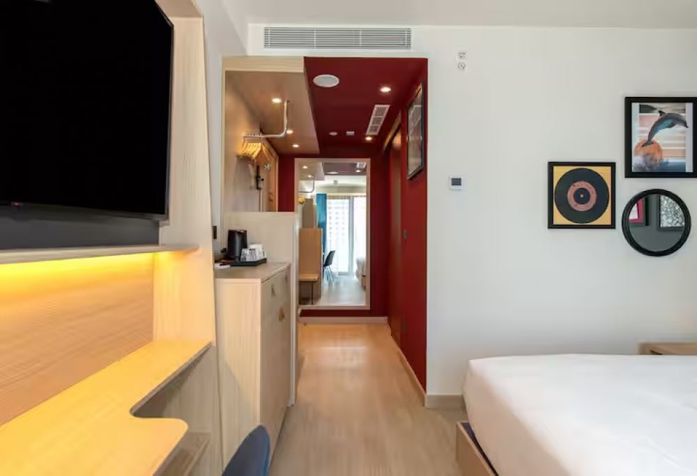 Super King Room with Terrace, Hampton By Hilton Batumi Center 4*