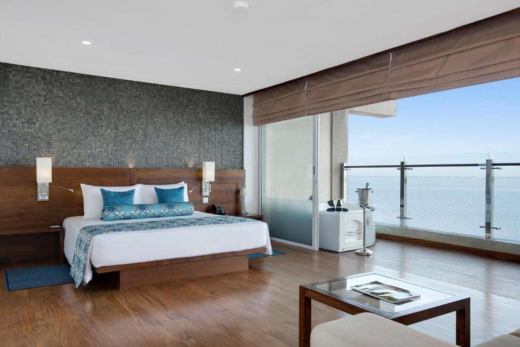 Suite, Amagi Lagoon Resort and Spa 3*