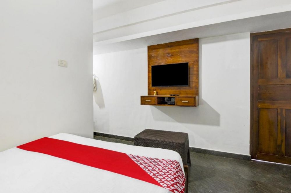 Deluxe AC, Aarvi Guest House 1*