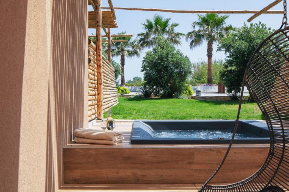 Superior Garden Level Outdoor Jetted Tub, La Mer Resort & Spa | Adults Only 5*