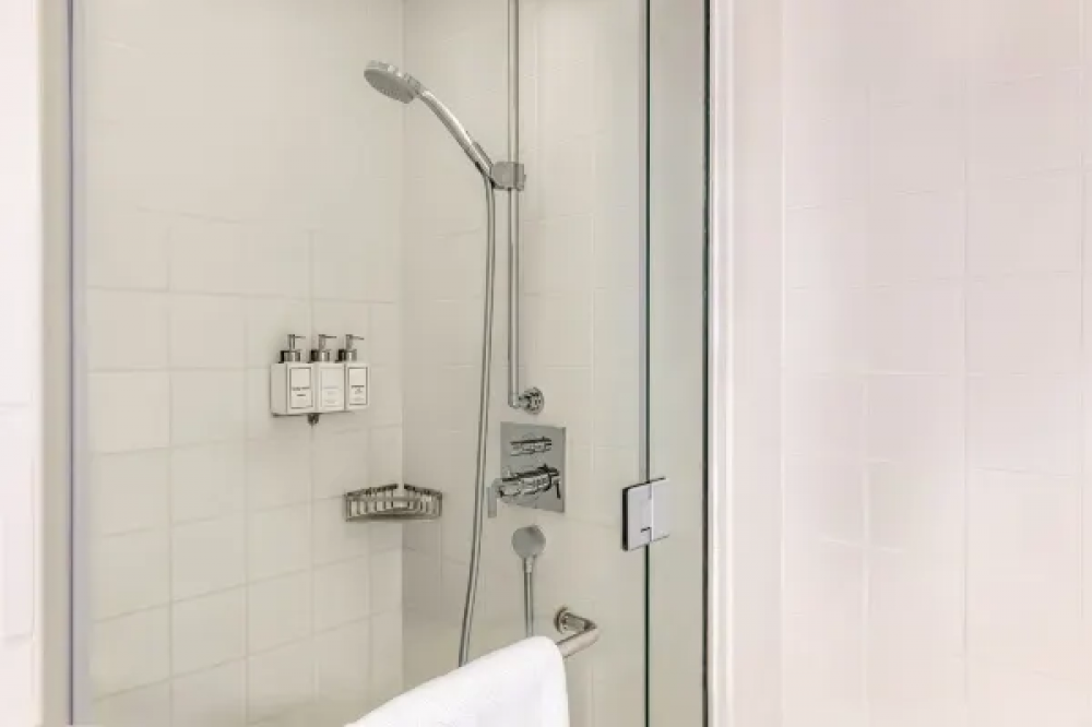 1 King Deluxe Family Room Plaza View, Yas Plaza Bay by IHG (ex. Park Inn by Radisson Abu Dhabi Yas Island) 4*