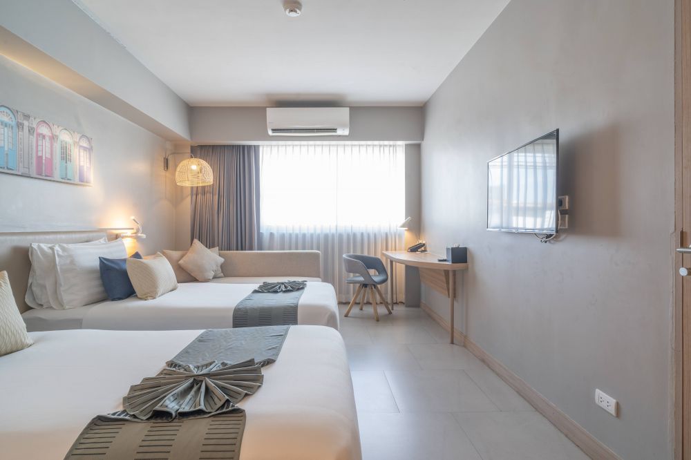 Deluxe/ MV, Journeyhub Phuket Patong (ex. Oakwood Hotel Journeyhub Phuket) 4*