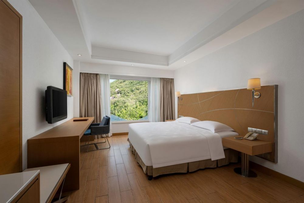 Family Mountain View Connecting Room (1 King + 2 Singles), Ocean View Resort Yalong Bay (ex. Narada Resort Sanya Yalong Bay) 5*