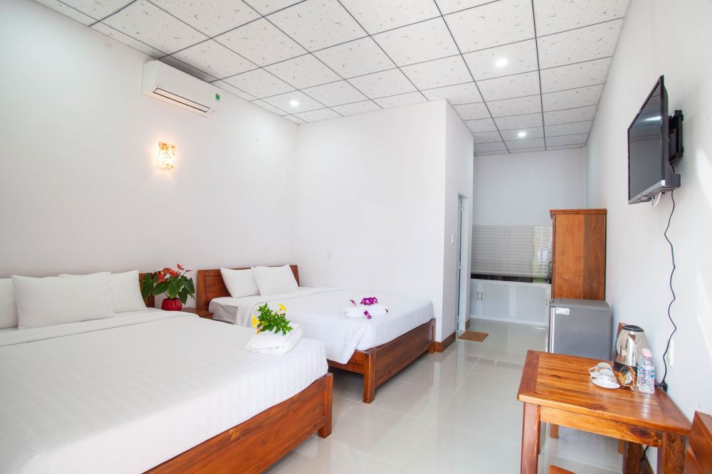 Deluxe Bungalow with Terrace Triple, Hien Minh Bungalow 3*