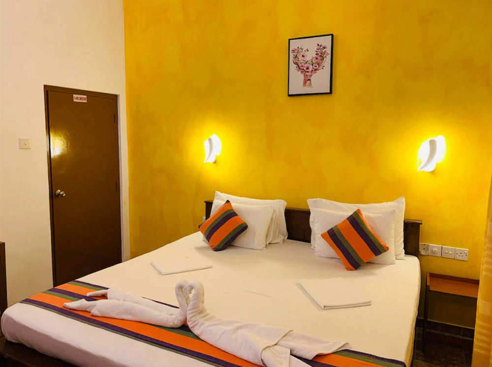 Standard Room non AC/with AC, Sam's Guest House 2*