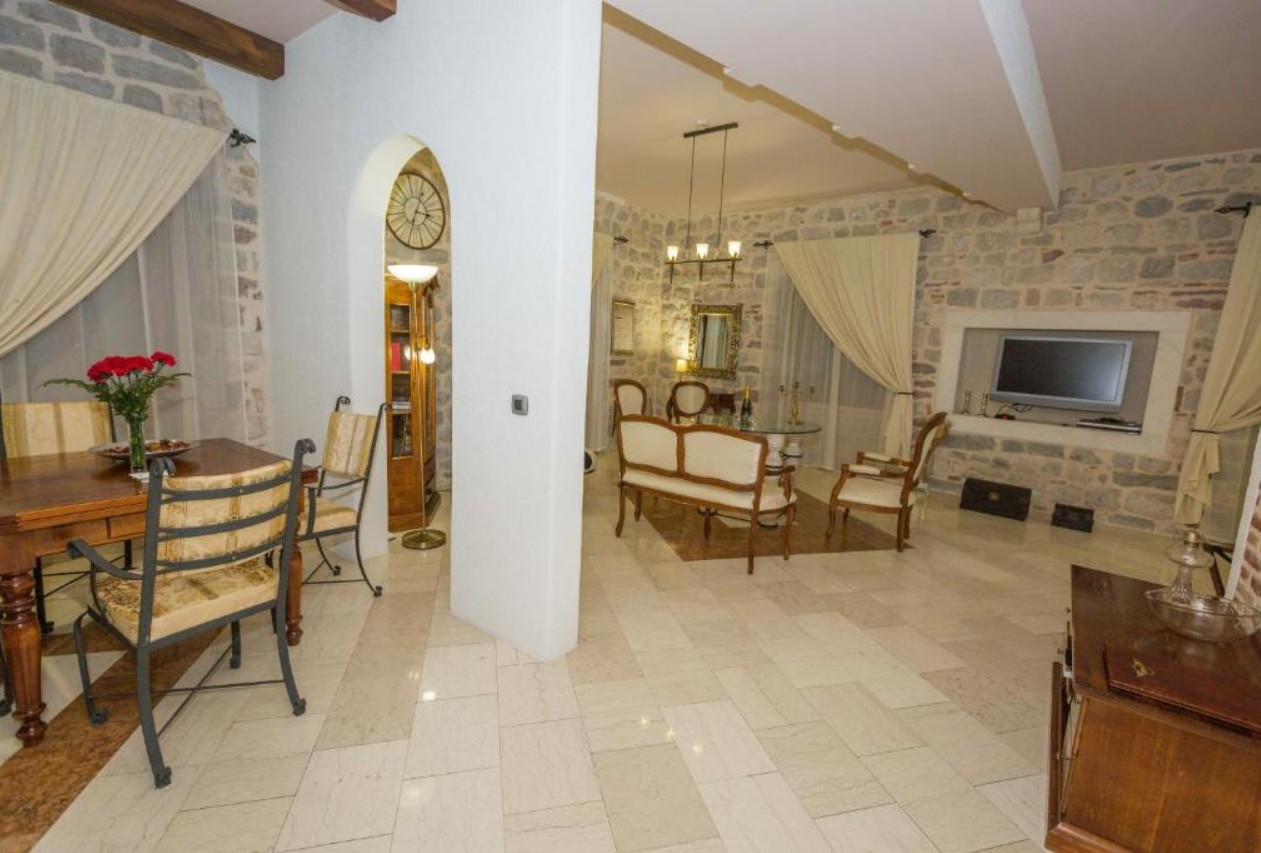 1 B/R Apartment (07), Villa Duomo 4*