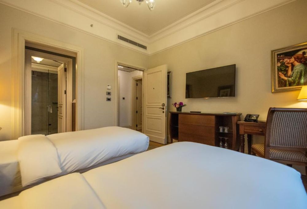 Deluxe Golden Horn Room, Pera Palace Hotel 5*