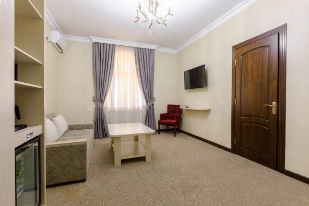 Suite, Navruz Tashkent 3*