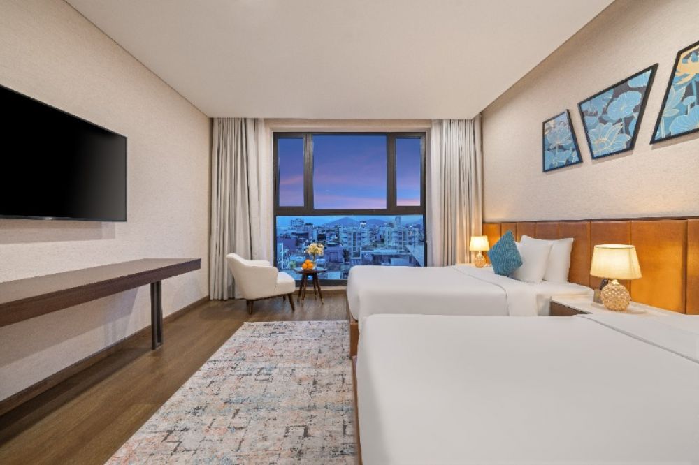 Deluxe City View with Window, Golden Lotus Grand Hotel 4*