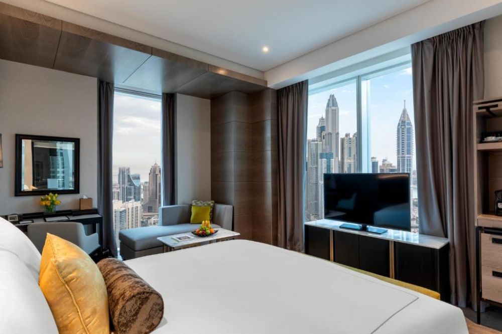 Superior Room, Taj Jumeirah Lake Tower 5*