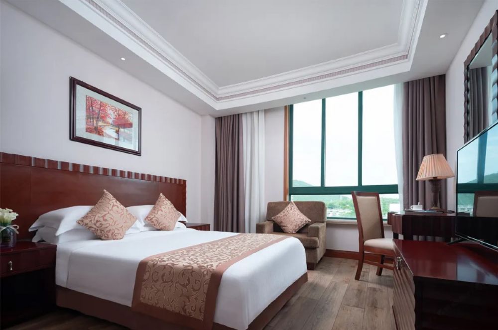 Deluxe Mountain View Family Room, Baohong Hotel 4*