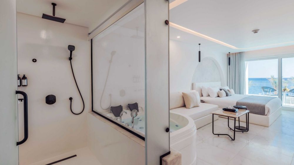 Deluxe Jacuzzi Room (Beach Front), White Hills Resort 5*