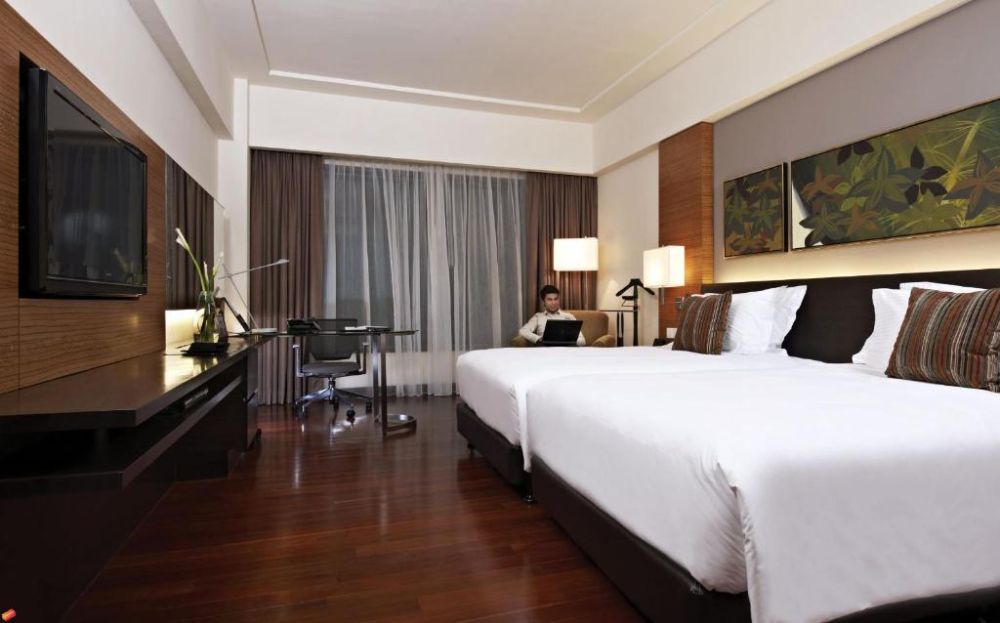 Club Deluxe, Impiana KLCC Hotel 4*